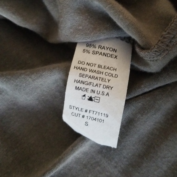 Gray top - Picture 4 of 4